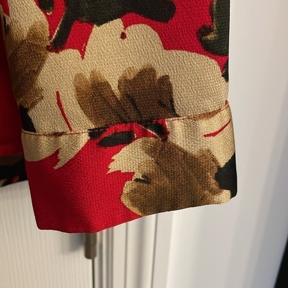Chico's  romantic red buttoned down floral top Chico 2 (size 12) - Picture 6 of 7